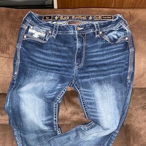 Woman’s 33 Rock Revival Easy Boot cut jeans!